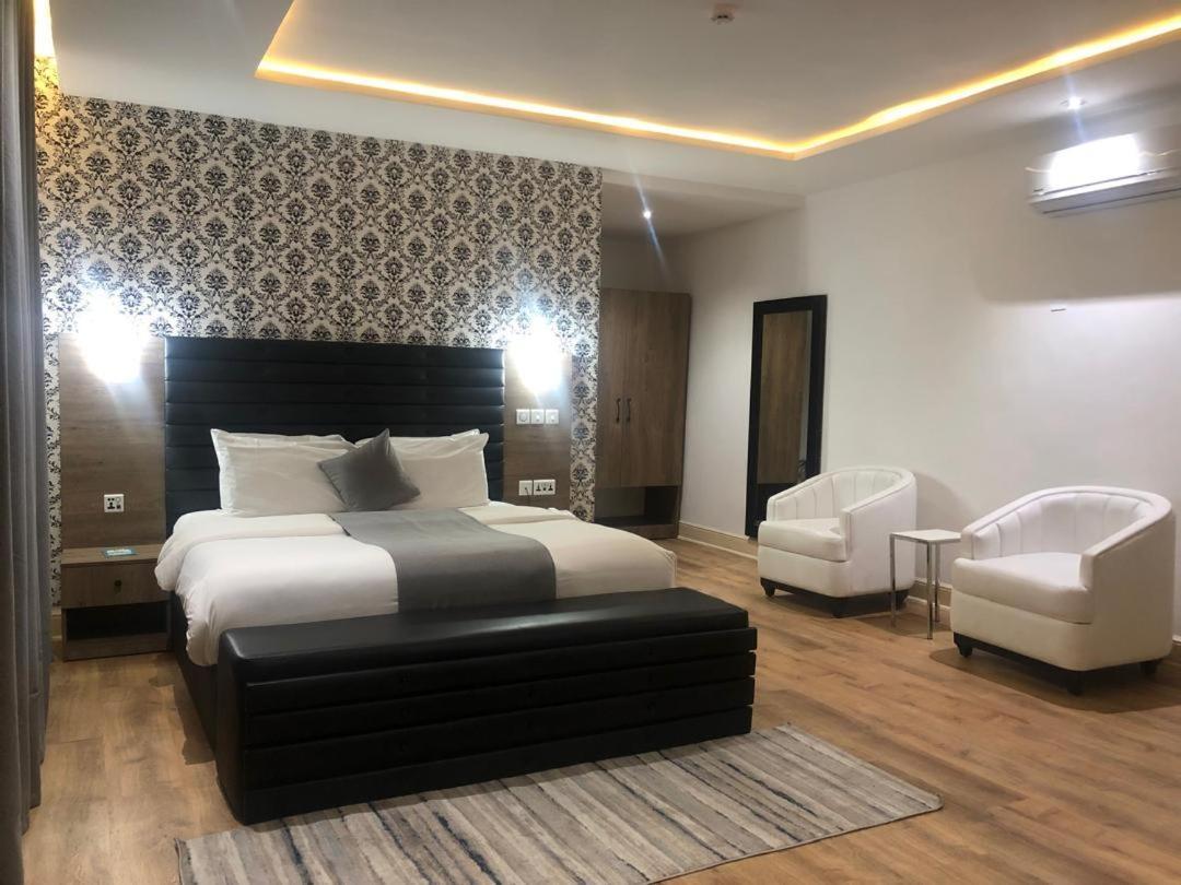 Crownsville Hotel - Airport Road Port Harcourt Exterior foto