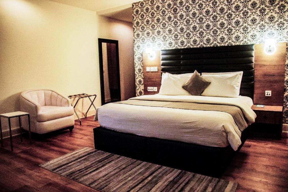 Crownsville Hotel - Airport Road Port Harcourt Exterior foto