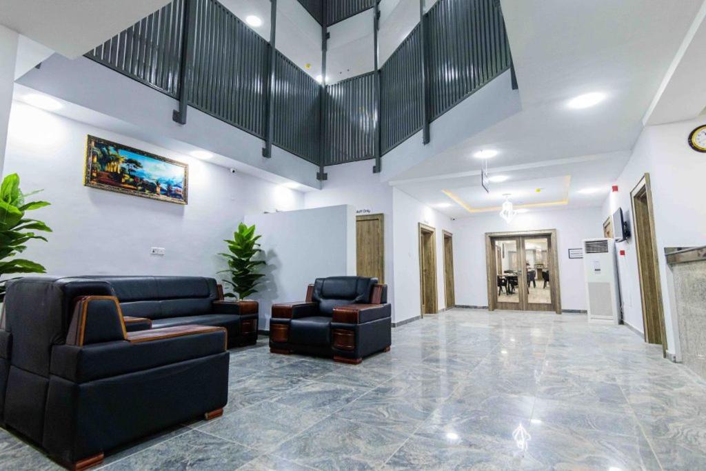 Crownsville Hotel - Airport Road Port Harcourt Exterior foto